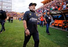 Diego Maradona sufre artrosis severa y debe operarse las rodillas, asegura su médico