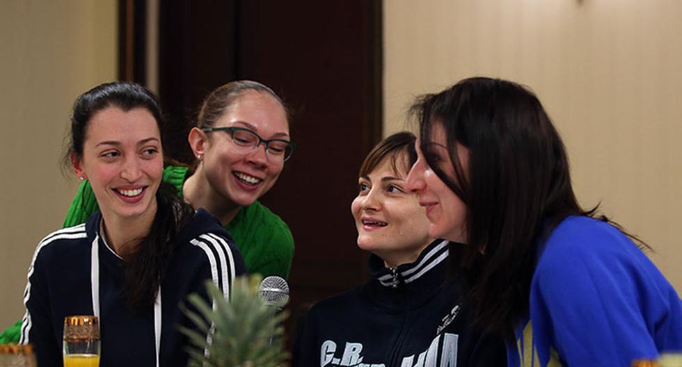 Las chicas de Dinamo Kazan son sorprendidas por equipo masculino. (Foto:Dinamo Kazan)