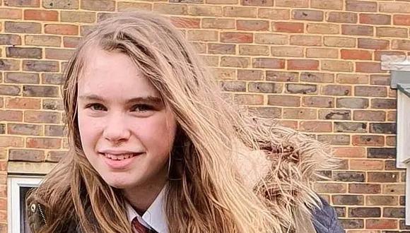 Olivia Maunder, de 15 años, de Bordon, Hampshire, antes de que se le diagnosticara la enfermedad. (Daily Mail).