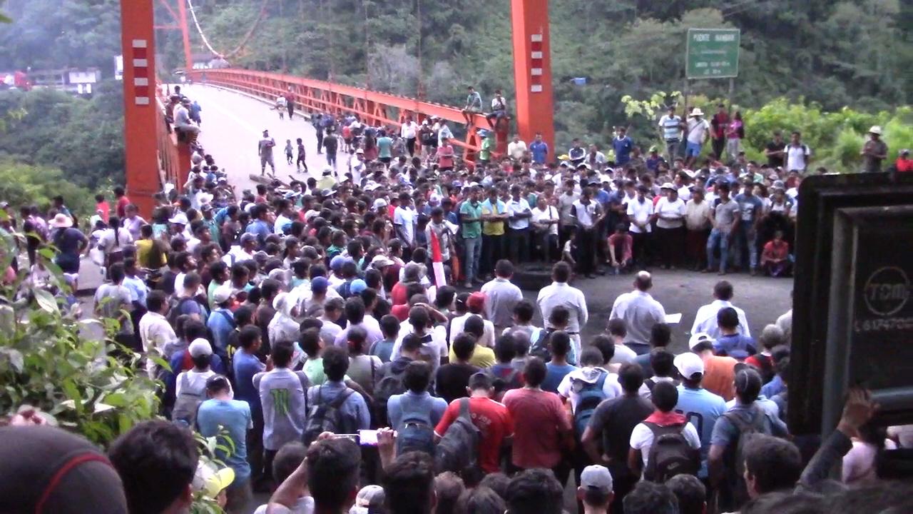 Madre de Dios: puente Inambari sigue bloqueado por cuarto día consecutivo. (Foto: Manuel Calloquispe)