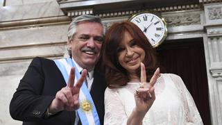 Argentina retoma la política de “dólar turista” de Kirchner y encarecerá compras del extranjero