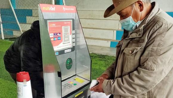 El Banco de la Nación capacita a los beneficiarios del Bono Yanapay cómo emplear cajeros para hacer el cobro del subsidio monetario de 350 soles. (Foto: GEC)