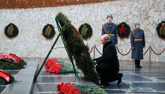 Putin depositó flores. (REUTERS)