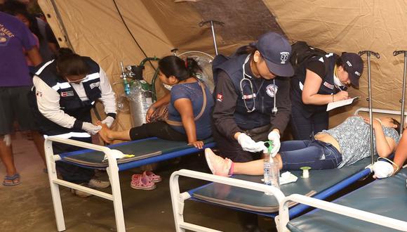 Los médicos del Minsa atienden a las personas afectadas por el aniego en San Juan de Lurigancho. (Foto: Difusión)