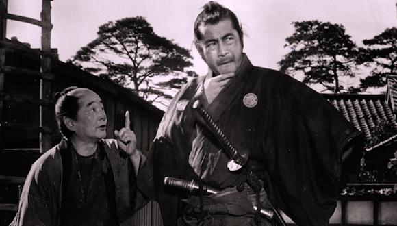 Toshiro Mifune en una escena de Yojimbo (1961), una película fundamental en la historia del cine. (Imagen: Fotograma del documental 'Mifune: el último samurai'