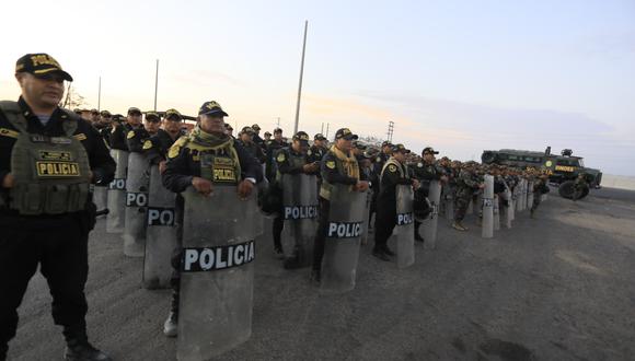 Los policías estuvieron en 'Barrio Chino' desde la tarde del martes 5 de dicembre. (Foto: Marlon Vidal)