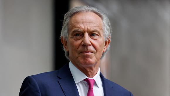 El ex primer ministro británico Tony Blair tachó de “idiota” e “irresponsable” a quienes deciden no vacunarse contra el coronavirus. (foto: Tolga Akmen / AFP)