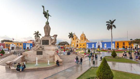 Inicia tu recorrido en Trujillo, visitando su Plaza y bellas iglesias. (Foto: Christian Vinces / Shutterstock.com)