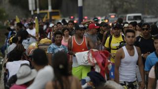 Chorrillos: bañistas subieron a pie el acantilado ante gran congestión vehicular