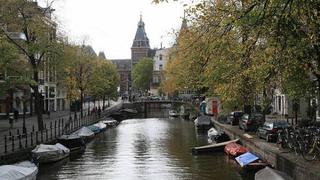 Ámsterdam celebra 400 años de existencia de su famoso anillo de canales