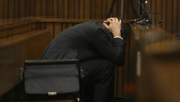 Pistorius vomita en la presentación de la autopsia de su novia