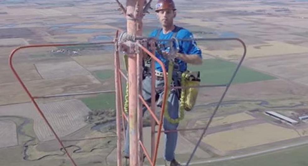 Hombre se sube a antena de 450 metros sólo para cambiar las luces. (Foto: Captura)