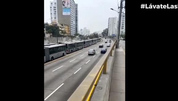 Buses articulados quedaron parados desde hace minutos, según informó el Metropolitano.