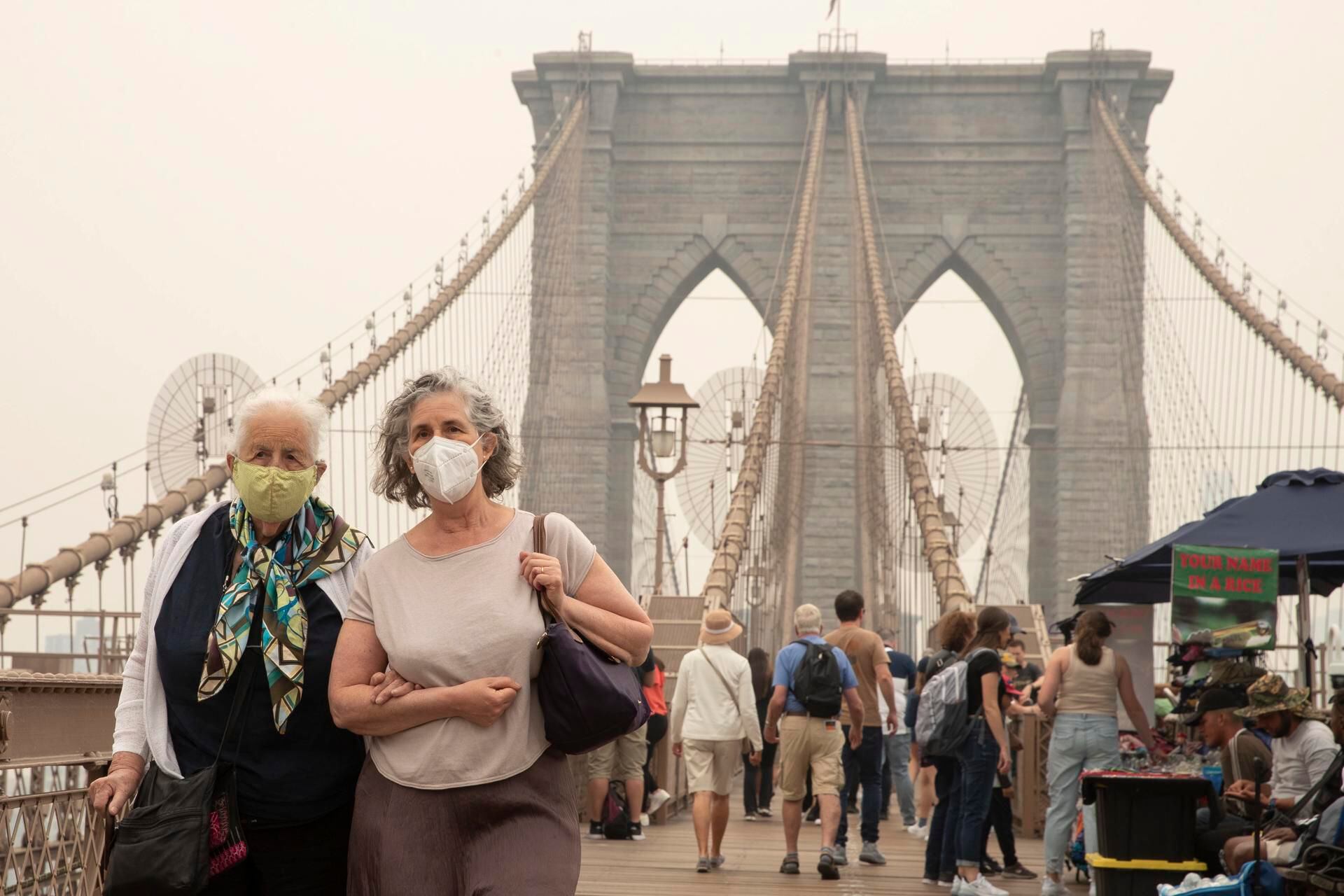 People wear a mask in New York due to the smoke in the air as a result of the forest fires in Canada, on June 7, 2023. (EFE/EPA/SARAH YENESEL).