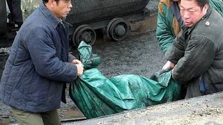 China: encuentran 1.000 cadáveres de patos flotando en un río