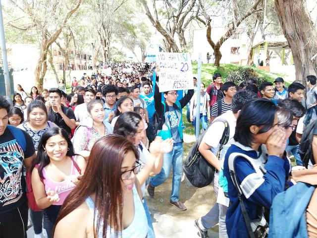 Cientos de estudiantes de la Universidad Nacional de Piura protestaron por elección de nuevo rector. (Foto: Ralph Zapata)