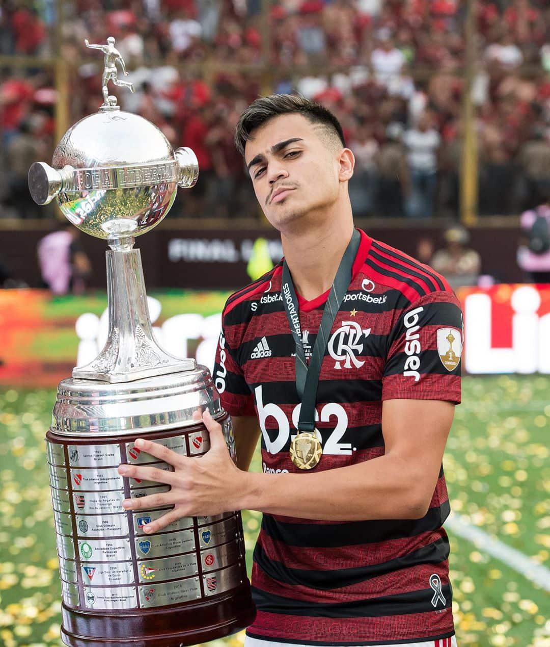 Reinier posando con la Copa Libertadores obtenida en Lima. (Foto: AP)