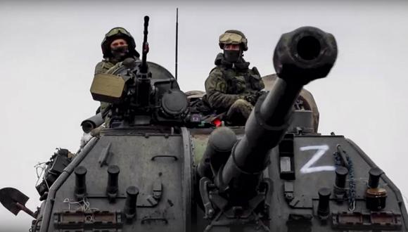 Militares rusos conduciendo un sistema de artillería autopropulsada de 152 mm MSTA-S en marcha cerca de Kiev ( Kiev), Ucrania. (Foto: EFE/EPA/SERVICIO DE PRENSA DEL MINISTERIO DE DEFENSA DE RUSIA).