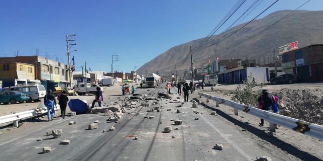 Bloqueos en el ingreso a la ciudad de Arequipa. (Foto: cortesía)