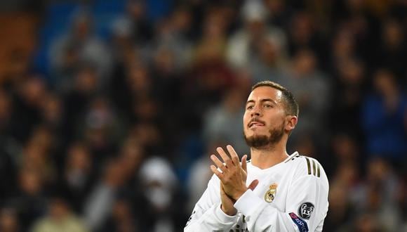 Real Madrid's Belgian forward Eden Hazard applauds during the UEFA Champions League Group A football match between Real Madrid and Galatasaray at the Santiago Bernabeu stadium in Madrid, on November 6, 2019. (Photo by GABRIEL BOUYS / AFP)