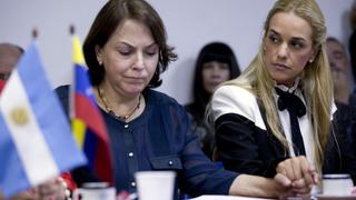 Esposas de opositores venezolanos presos viajan a Panamá