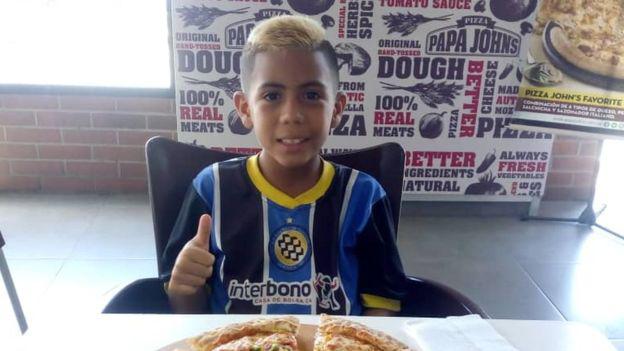 Con solo 4 años, Brayan ya mostraba un gran amor por el futbol.  Foto: RICHARD NAVARRO, vía BBC Mundo