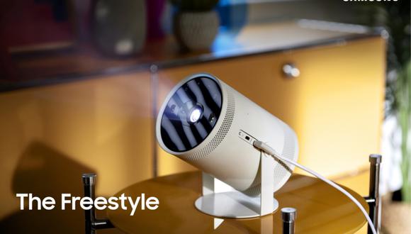 The Freestyle combina proyector, altavoz y  dispositivo de iluminación en un único equipo portátil. (Foto: Samsung)