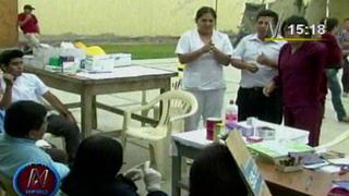 Chimbote: médicos atienden a pacientes en cancha de fulbito