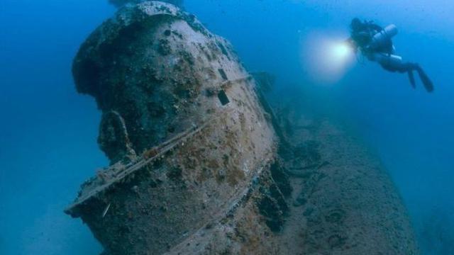 Jones fotografió la torre del submarino británico HMS Stubborn, hundido cerca de Malta hace más de medio siglo. Foto: Steve Jones/millionfish.com