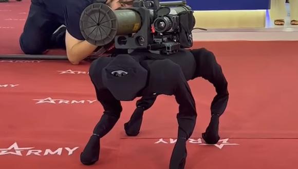 Perro robot es usado como un lanzacohetes en feria de armas de Rusia. (Foto: captura de video)