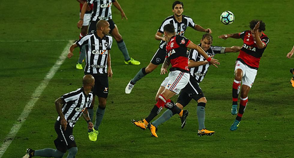 Miguel Trauco no jugó en el empate sin goles del Flamengo en la Copa de Brasil. Paolo Guerrero no fue convocado por lesión. (Foto: Getty Images)