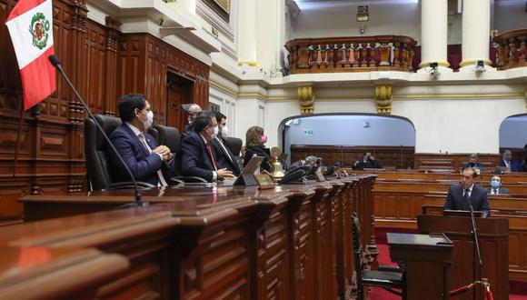 El primer ministro  Walter Martos se presenta este martes ante el pleno del Congreso de la República. Antes de solicitar formalmente el voto de confianza, expuso durante una hora y media los lineamientos de su gestión. (Foto: PCM)