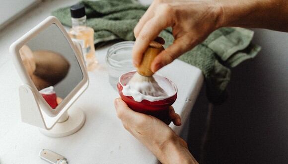 Descubre cómo elaborar espuma de afeitar casera en simples pasos. (Foto: Pexels)