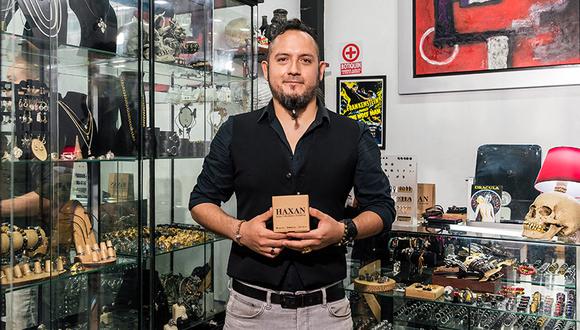 Cristian Acevedo es el propietario de Haxan, empresa dedicada al diseño, producción y venta de joyas masculinas y uno de los ganadores del Premio Contigo Emprendedor BCP 2021.