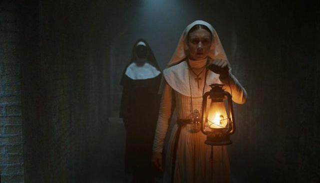 Valak apareció por primera vez en El Conjuro 2  y el terrorífico personaje también hace un pequeño cameo al final de Annabelle 1.(Foto: Warner Bros)