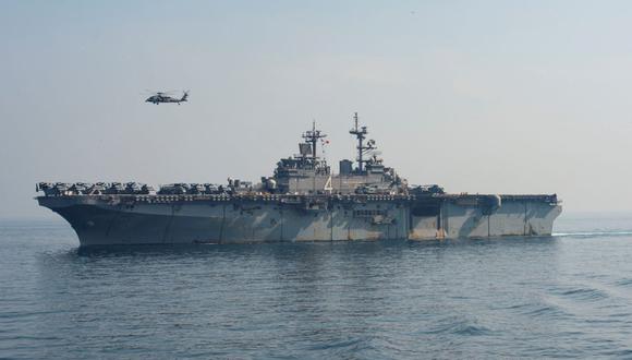 Buque de asalto anfibio USS Boxer de la Armada de Estados Unidos abre fuego contra drones de Irán. (Foto referencial: Reuters)