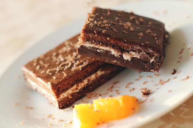 Brownie de chocolate con crema de café. (Foto: Pixabay)