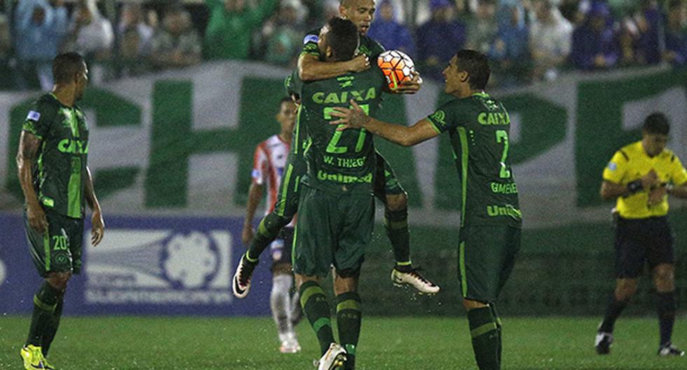 Chapecoense goleó a Junior y avanzó a semifinales de la Copa Sudamericana. (Foto: EFE)