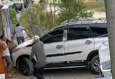 Se fue corriendo: hombre dejó sola a su esposa durante un asalto en Tumbes | VIDEO 