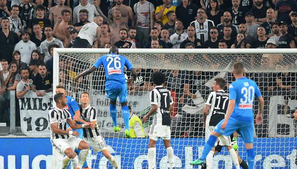 Kalidou Koulibaly marcó el gol agónico con el que Napoli derrotó a Juventus por la Serie A. Con este resultado, La Vecchia Signora solo tiene un punto de ventaja a falta de cuatro fechas. (Foto: Reuters)