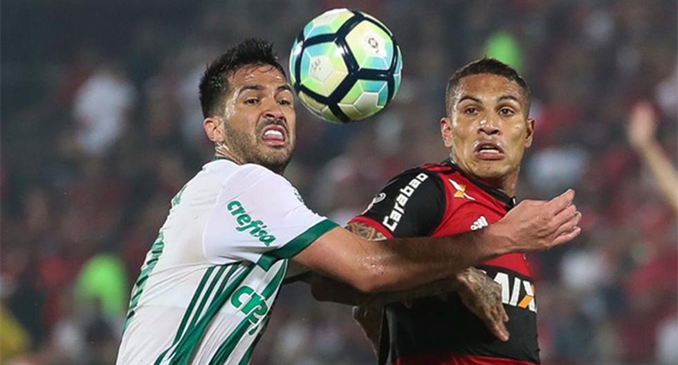 Paolo Guerrero anotó el empate del Flamengo ante Palmeiras, pero lo que llamó la atención fue su extraña celebración. En lugar de sonreír, el peruano se mostró molesto. (Foto: Flamengo)
