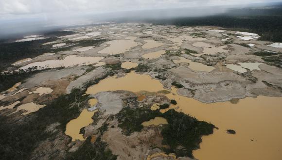 "Somos conscientes que como gobierno regional no es una situación [la minería ilegal] que debamos resolver solos. Creo que el gobierno nacional tiene que ayudarnos", mencionó Hidalgo Okimura. (Foto: El Comercio)