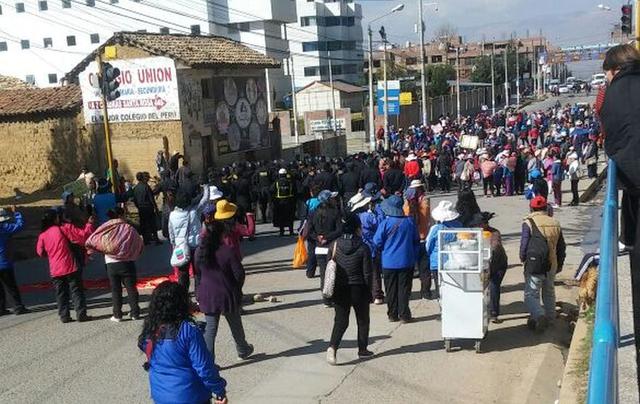 Los accesos bloqueados por los maestros en huelga son el puente La Breña (Pilcomayo-Huancayo); Quebrada onda (El Tambo- Carretera Central); óvalo del distrito de Huayucachi (Carretera Central hacia Huancavelica) y la avenida San Carlos. (Foto: Junior Meza)
