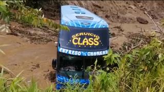 Cusco: desborde de río Araza arrastra bus y bloquea la Interoceánica en Quispicanchi  