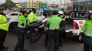 Surco: motociclista que era perseguido por la Policía fue detenido tras chocar su unidad contra un camión 