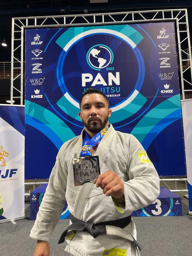 Con la medalla de plata del Campeonato Panamericano de Jiu-Jitsu 2022 en Miami. (Foto: archivo personal)
