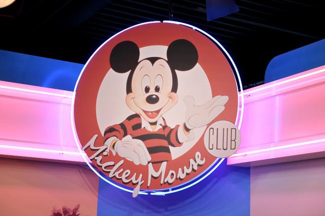 La Historia de las Orejas de Mickey Mouse, Vamos a Disneyland