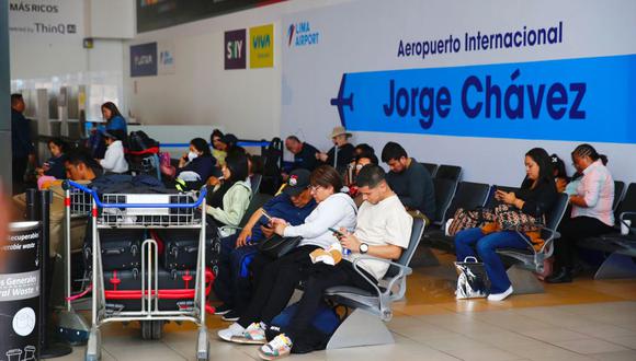 Situación de los turistas en el aeropuerto Jorge Chávez. Fotos Hugo Curotto/ @photo.gec/referencial