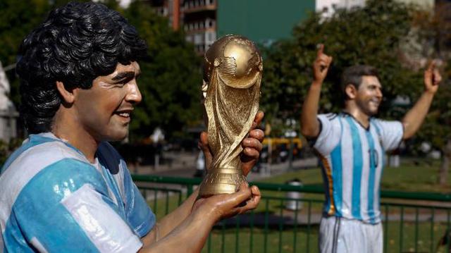 Messi, Maradona y Batistuta inmortalizados en esculturas  - 1