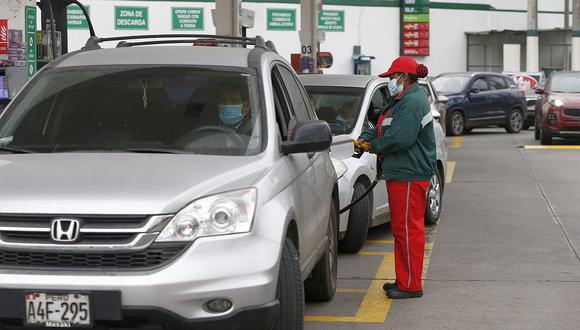 Los precios de los combustibles varían día a día. Sepa aquí dónde encontrar las tarifas más bajas en los grifos de la capital. (Foto: GEC)